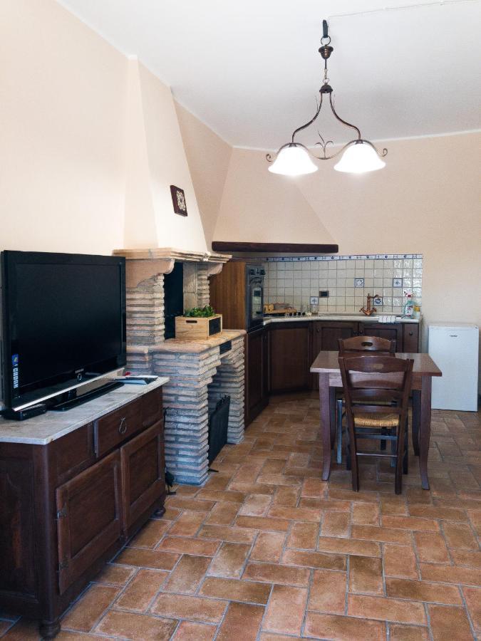 Casa Vacanze La Piazzetta Del Castello Montecalvello エクステリア 写真