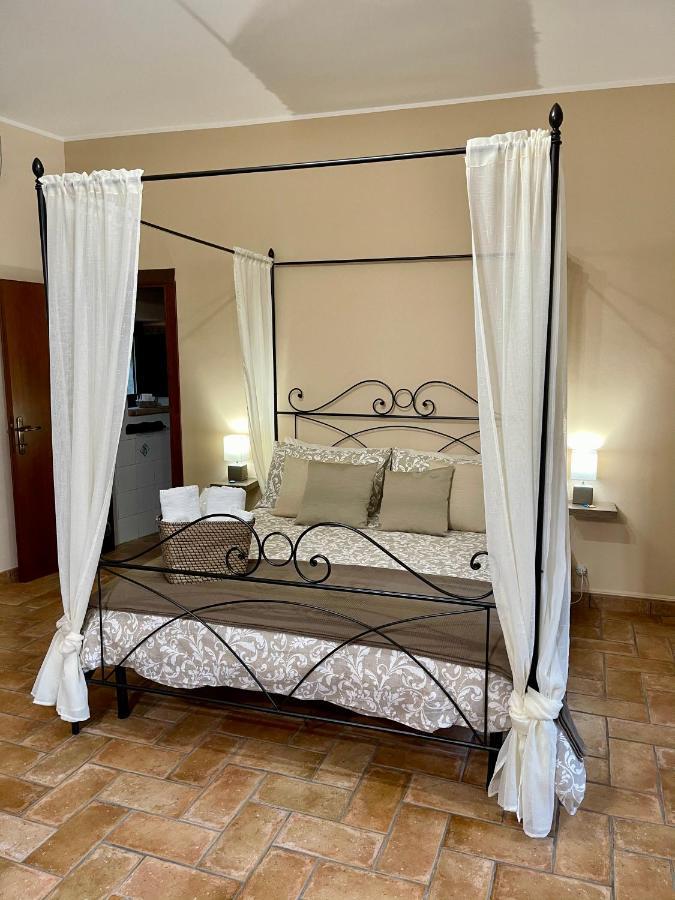 Casa Vacanze La Piazzetta Del Castello Montecalvello エクステリア 写真