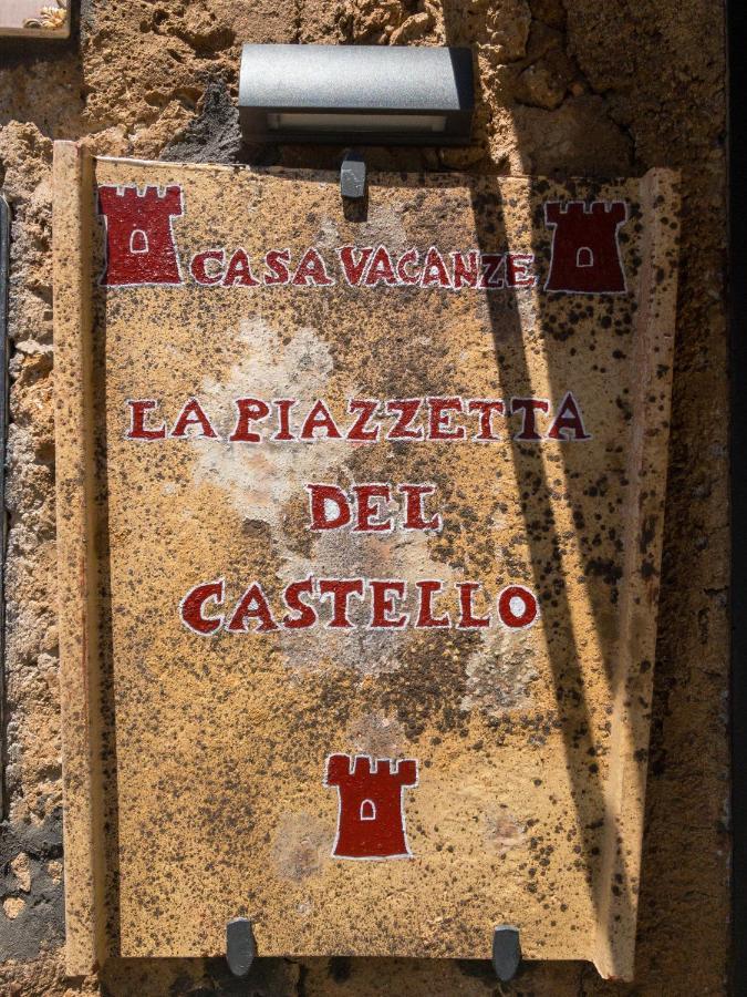 Casa Vacanze La Piazzetta Del Castello Montecalvello エクステリア 写真